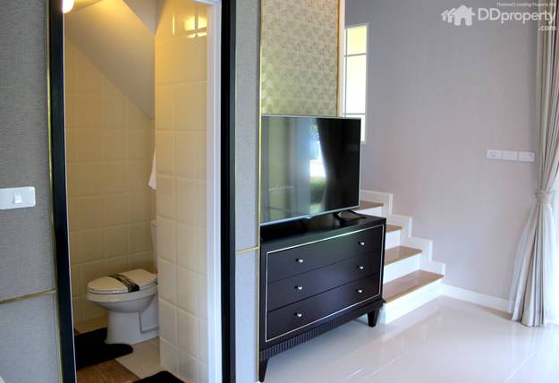 Golden Town On Nut Pattanakarn